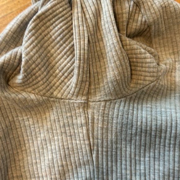 Reformation Light Gray Ribbed Crop Top - Picture 6 of 11